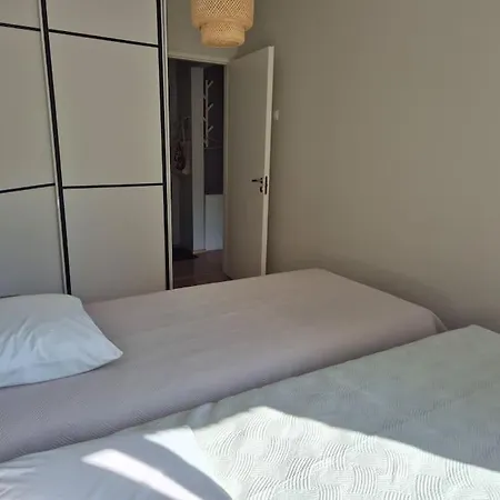 Yellow Cozy Apartment *